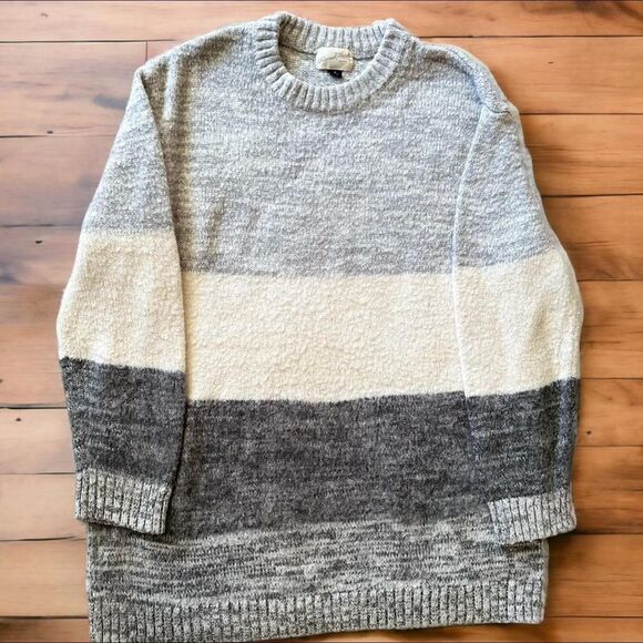 Vintage Grey and White Universal Threads Oversize Sweater - Picture 2 of 2